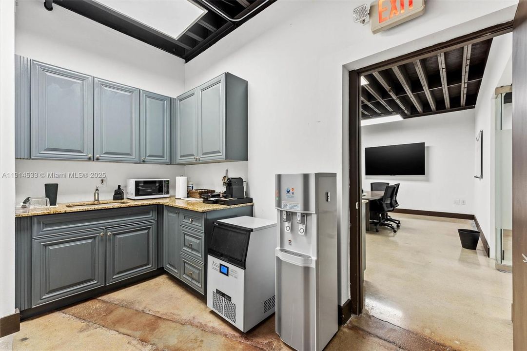 出租: $5,900 (0 贝兹, 0 浴室, 0 平方英尺)