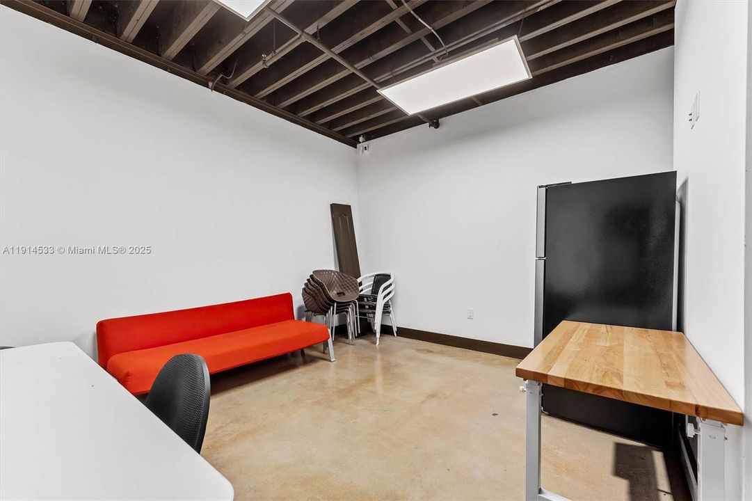 出租: $5,900 (0 贝兹, 0 浴室, 0 平方英尺)