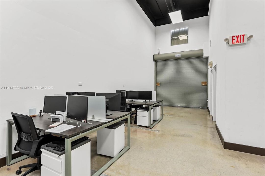 出租: $5,900 (0 贝兹, 0 浴室, 0 平方英尺)