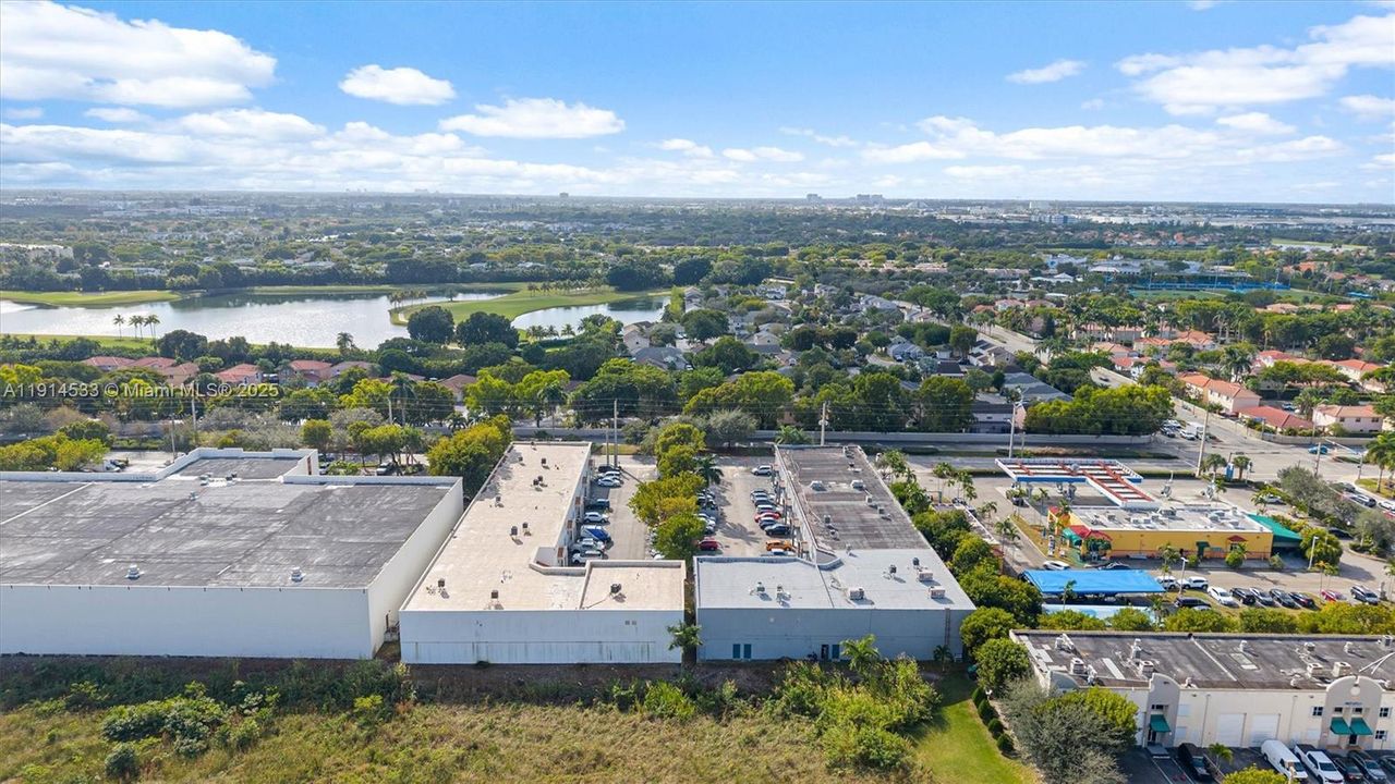 出租: $5,900 (0 贝兹, 0 浴室, 0 平方英尺)