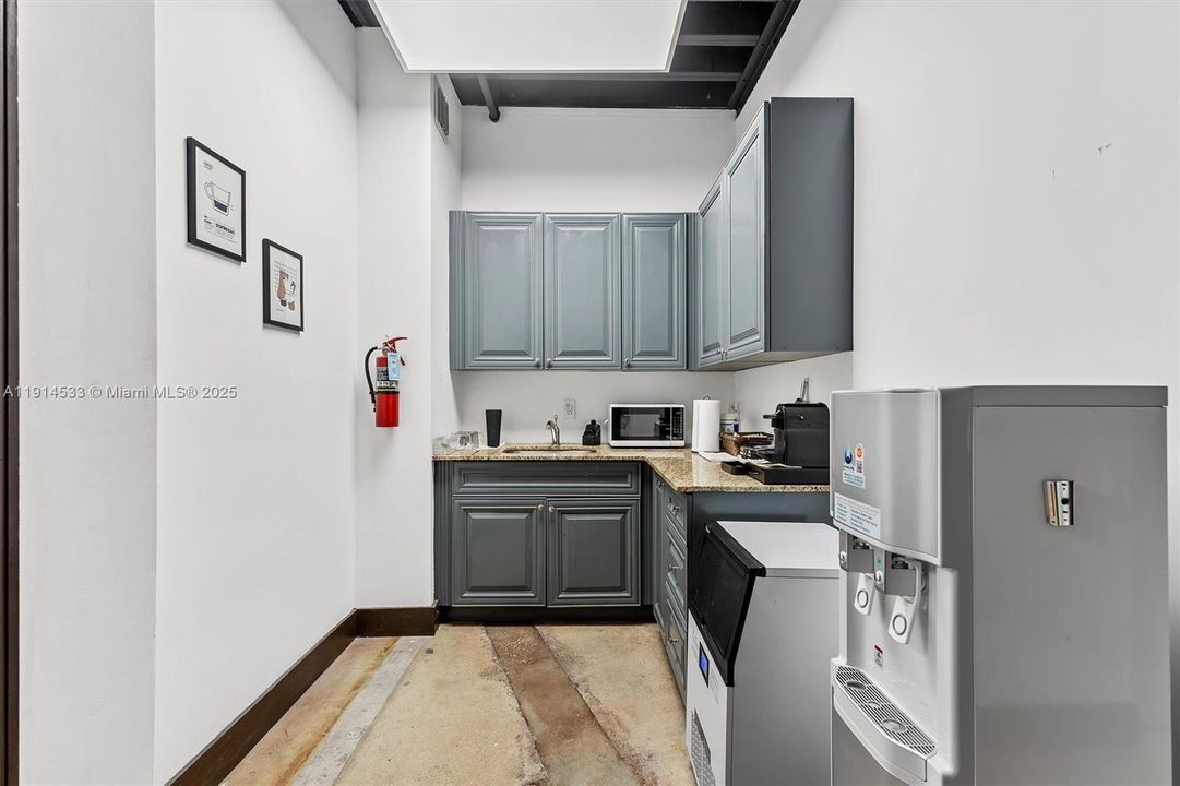 出租: $5,900 (0 贝兹, 0 浴室, 0 平方英尺)