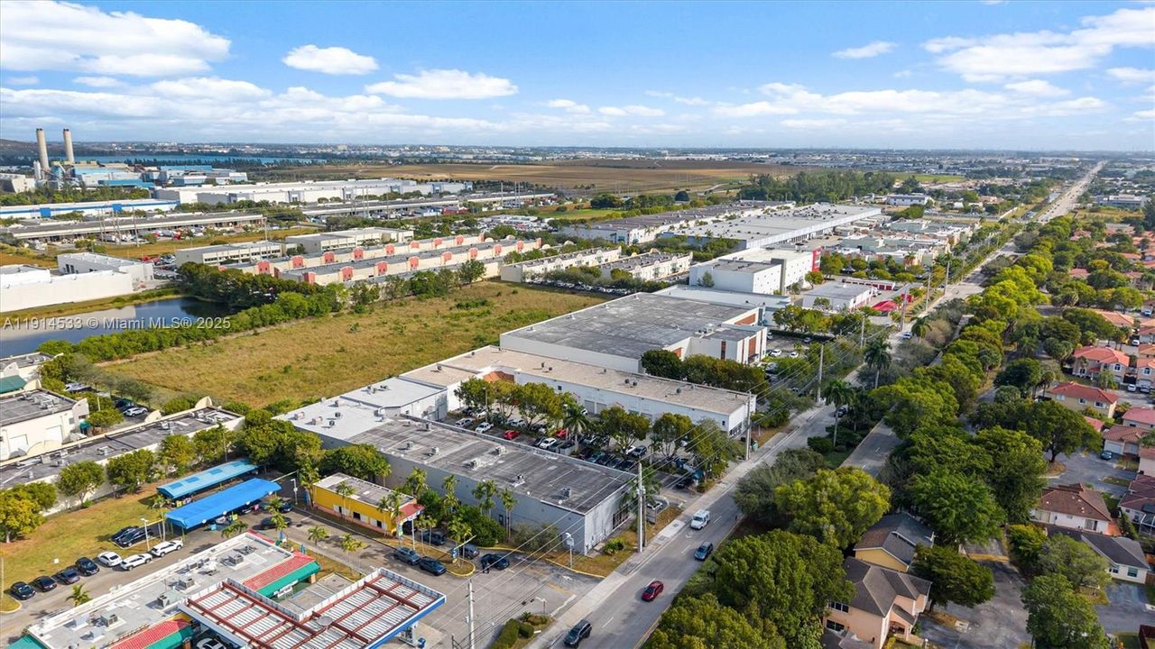 出租: $5,900 (0 贝兹, 0 浴室, 0 平方英尺)