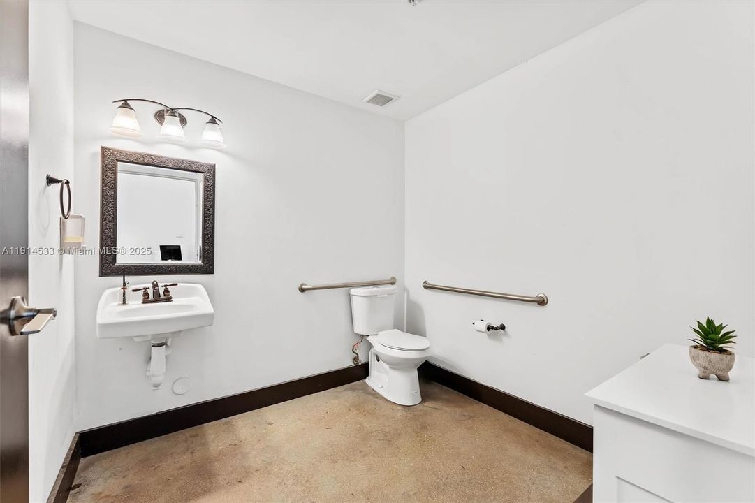 出租: $5,900 (0 贝兹, 0 浴室, 0 平方英尺)