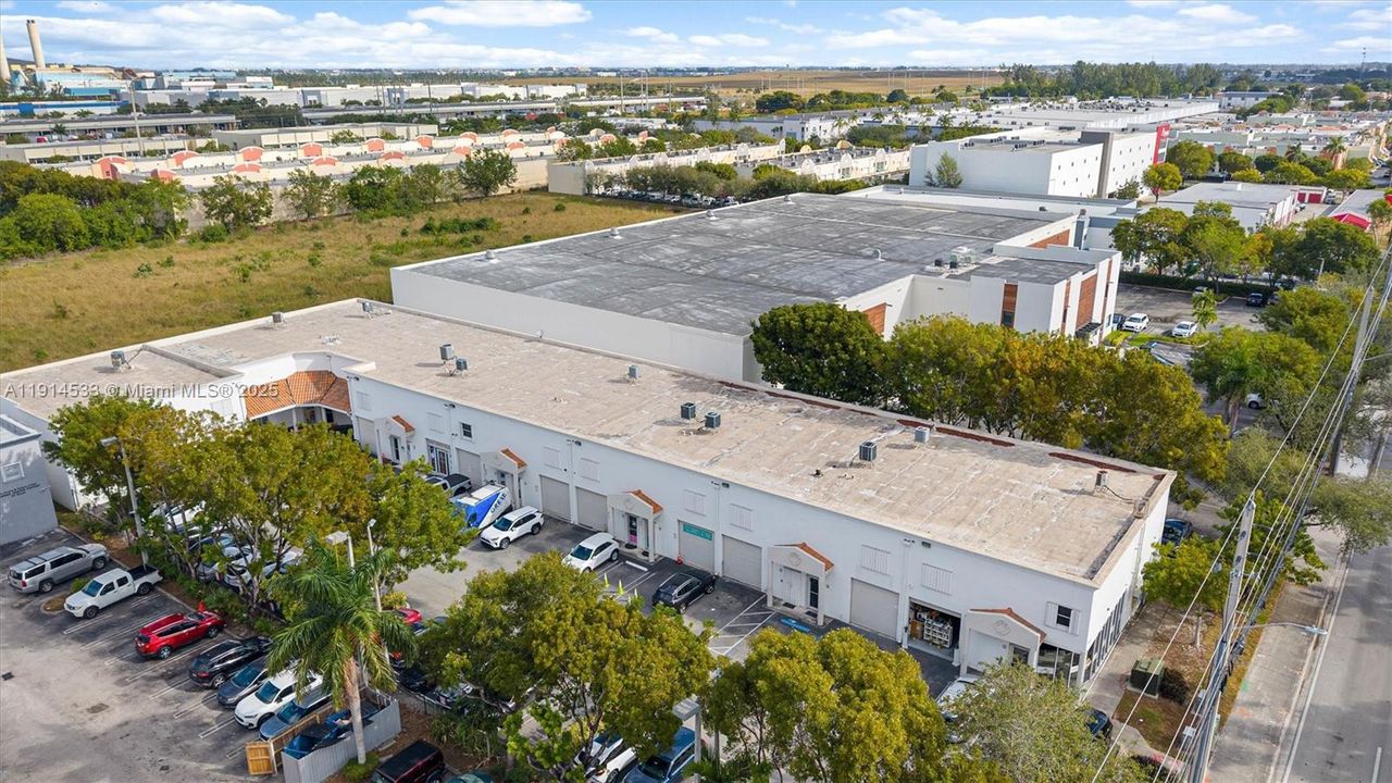 出租: $5,900 (0 贝兹, 0 浴室, 0 平方英尺)