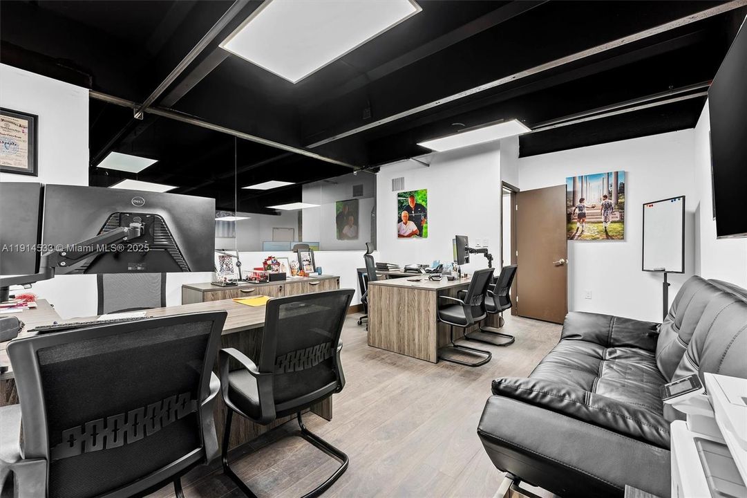 出租: $5,900 (0 贝兹, 0 浴室, 0 平方英尺)