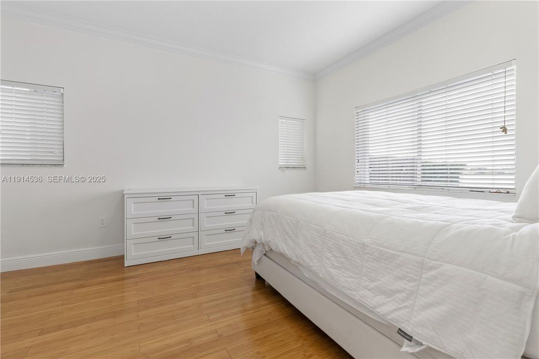 В аренду: $4,600 (3 спален, 2 ванн, 1431 Квадратных фут)