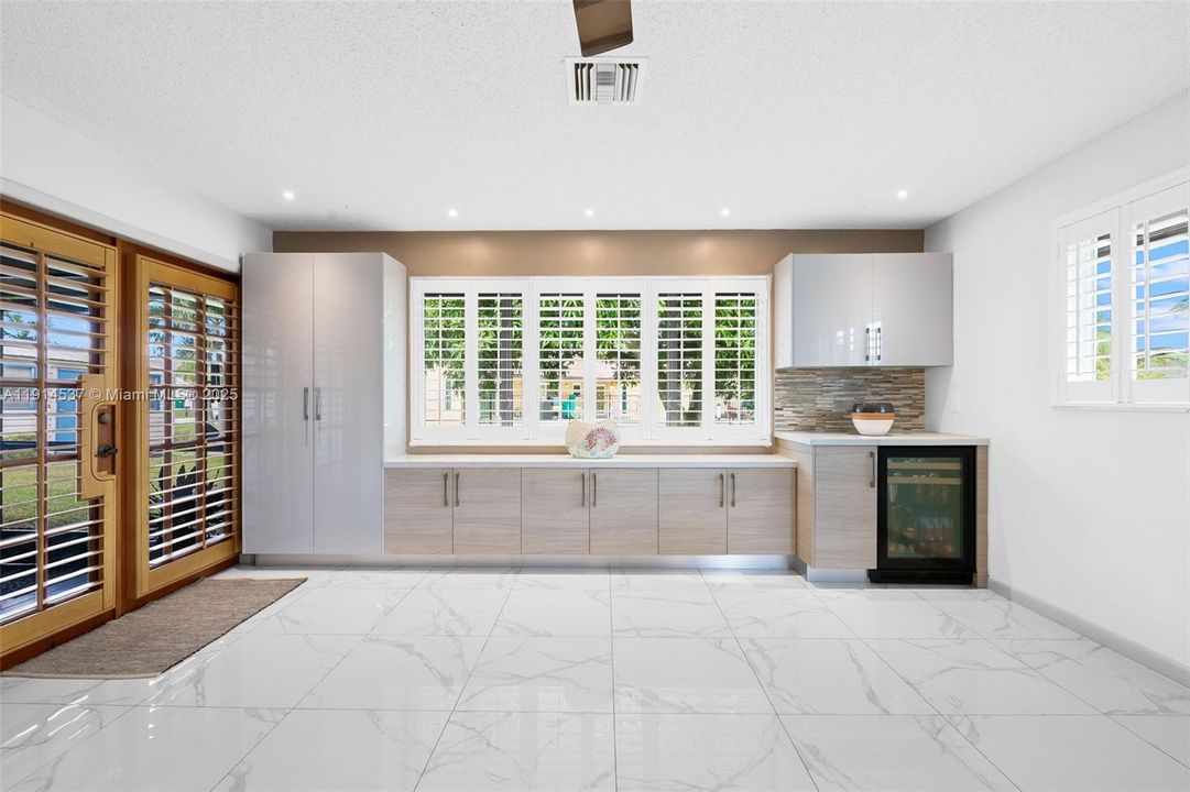 待售: $880,000 (3 贝兹, 2 浴室, 2354 平方英尺)