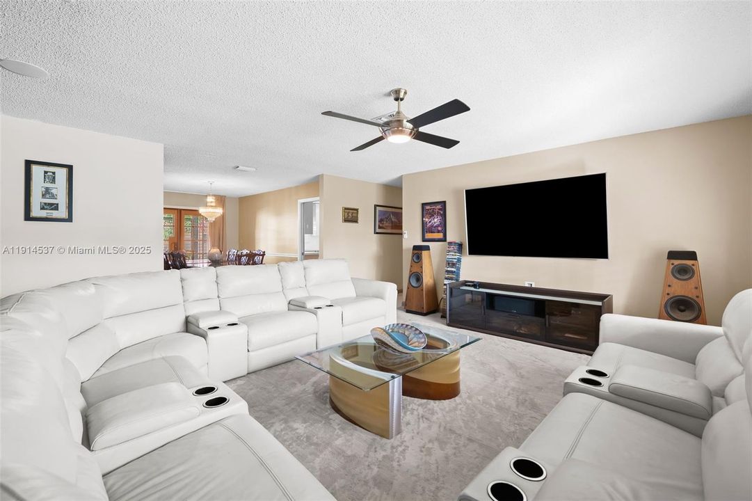 待售: $880,000 (3 贝兹, 2 浴室, 2354 平方英尺)