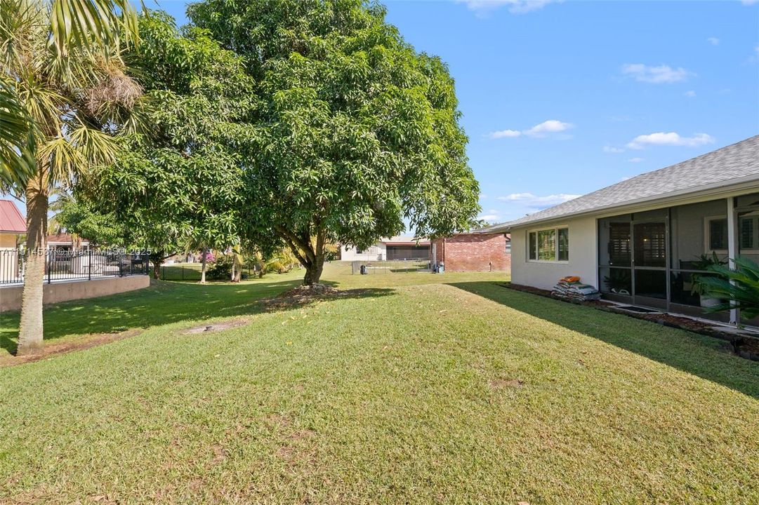 待售: $880,000 (3 贝兹, 2 浴室, 2354 平方英尺)