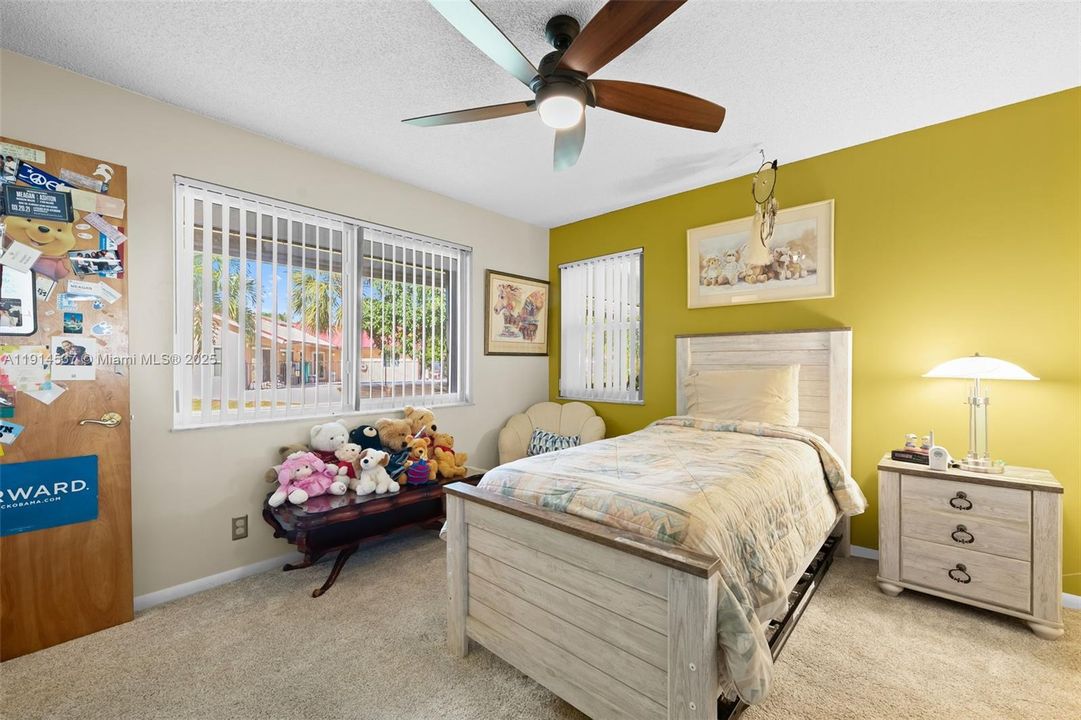 待售: $880,000 (3 贝兹, 2 浴室, 2354 平方英尺)