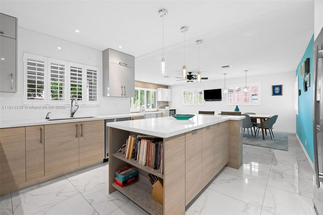 待售: $880,000 (3 贝兹, 2 浴室, 2354 平方英尺)