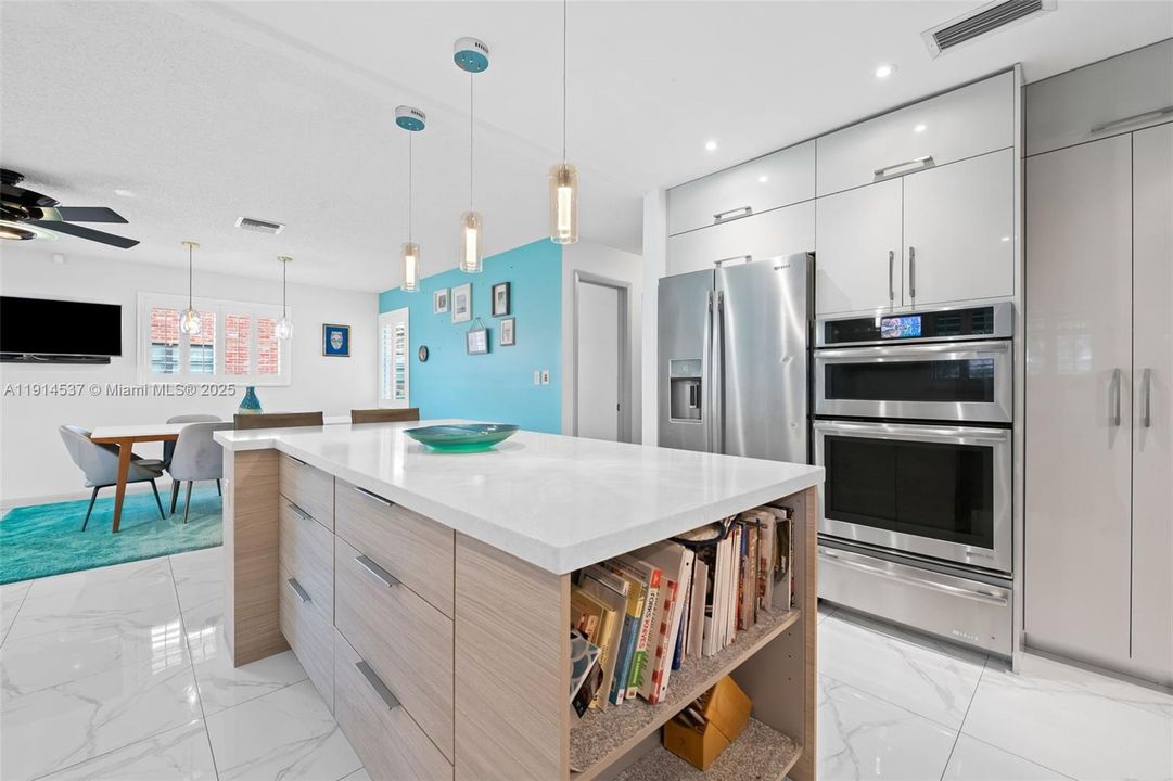 待售: $880,000 (3 贝兹, 2 浴室, 2354 平方英尺)