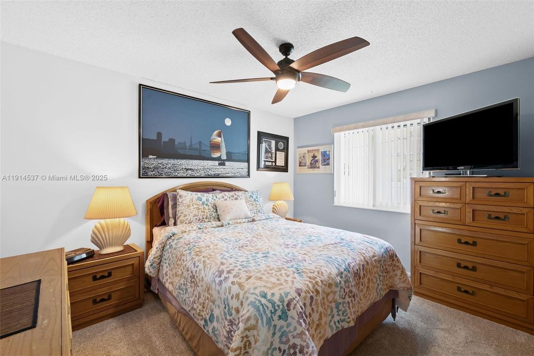 待售: $880,000 (3 贝兹, 2 浴室, 2354 平方英尺)