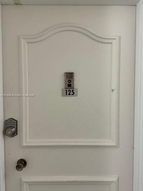 待售: $215,000 (0 贝兹, 1 浴室, 598 平方英尺)