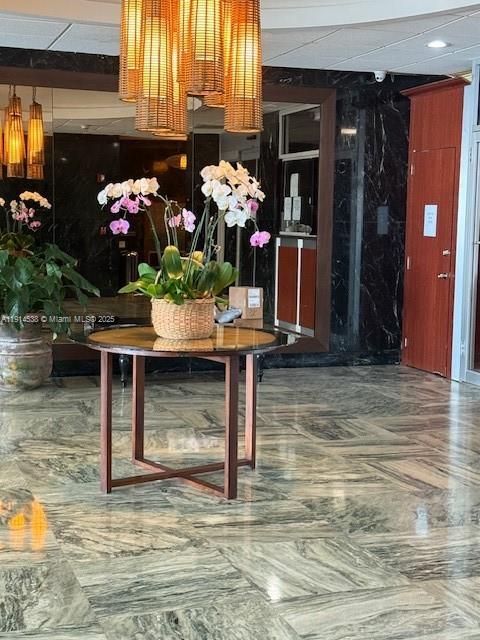 待售: $215,000 (0 贝兹, 1 浴室, 598 平方英尺)