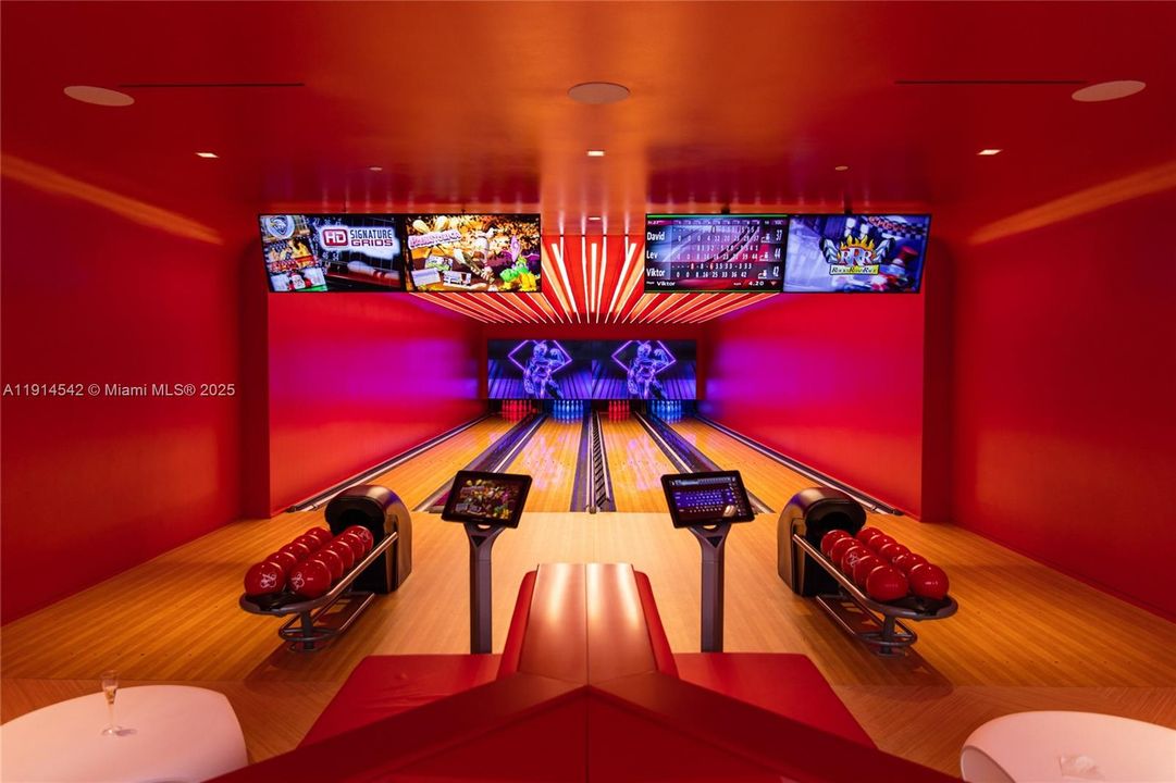 For Sale: $19,950,000 (7 beds, 9 baths, 9993 Square Feet)