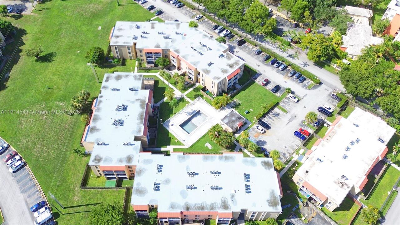 Recently Rented: $2,300 (2 beds, 1 baths, 1005 Square Feet)