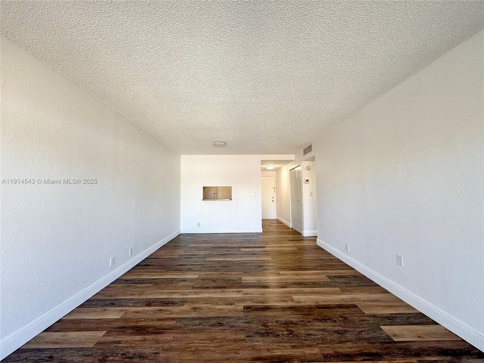 Recently Rented: $2,300 (2 beds, 1 baths, 1005 Square Feet)