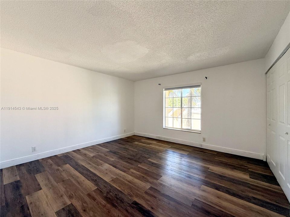Recently Rented: $2,300 (2 beds, 1 baths, 1005 Square Feet)