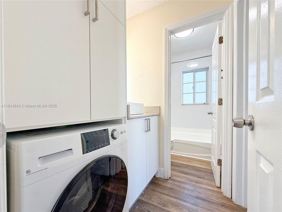 Recently Rented: $2,300 (2 beds, 1 baths, 1005 Square Feet)