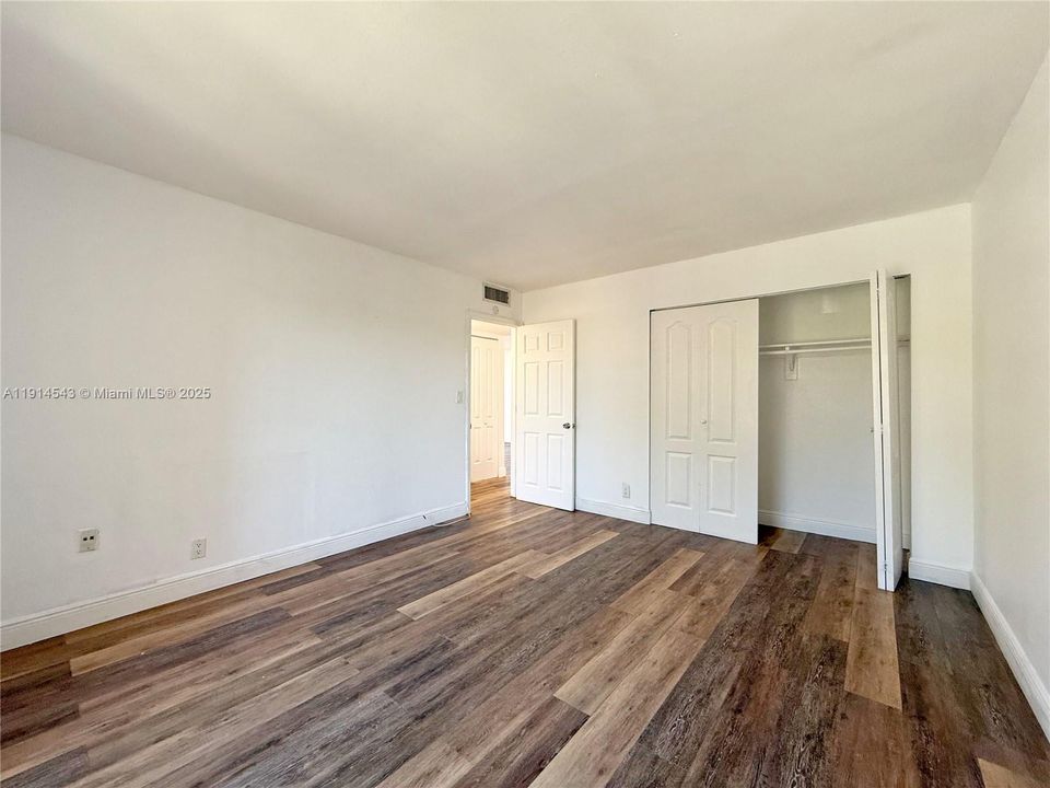 Recently Rented: $2,300 (2 beds, 1 baths, 1005 Square Feet)