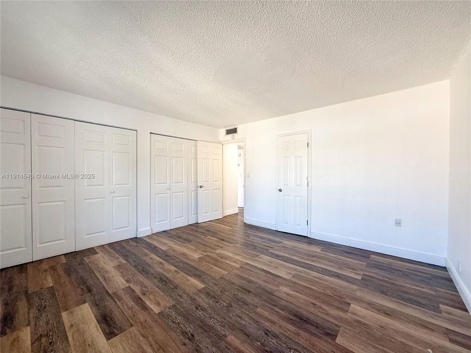 Recently Rented: $2,300 (2 beds, 1 baths, 1005 Square Feet)