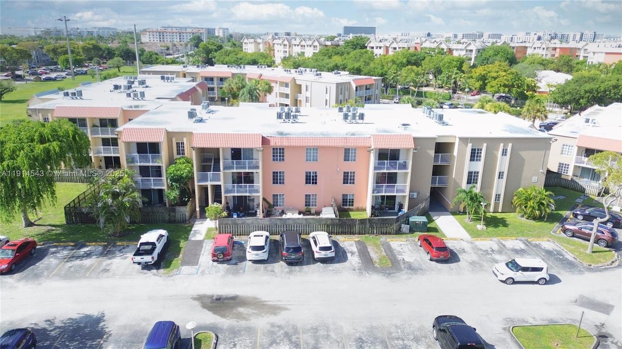 Recently Rented: $2,300 (2 beds, 1 baths, 1005 Square Feet)