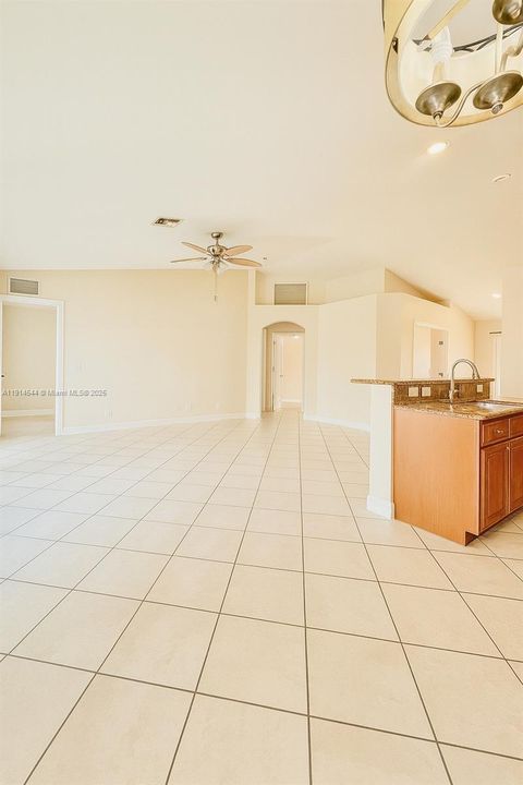 For Rent: $1,600 (3 beds, 1 baths, 0 Square Feet)