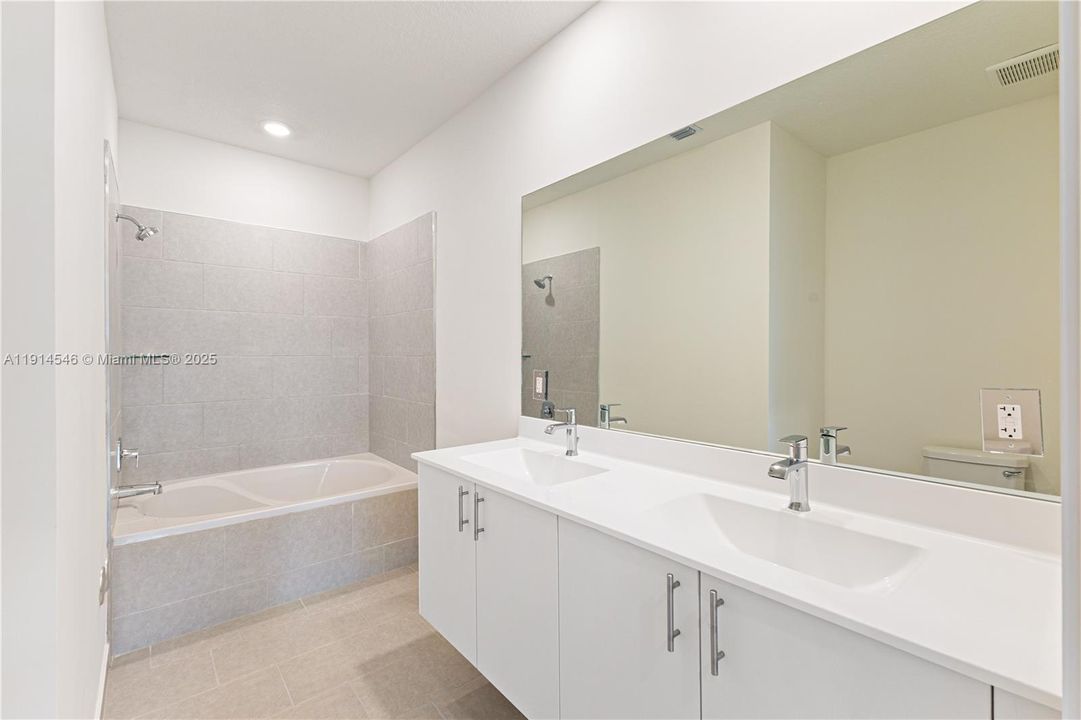 待售: $525,000 (2 贝兹, 2 浴室, 1124 平方英尺)