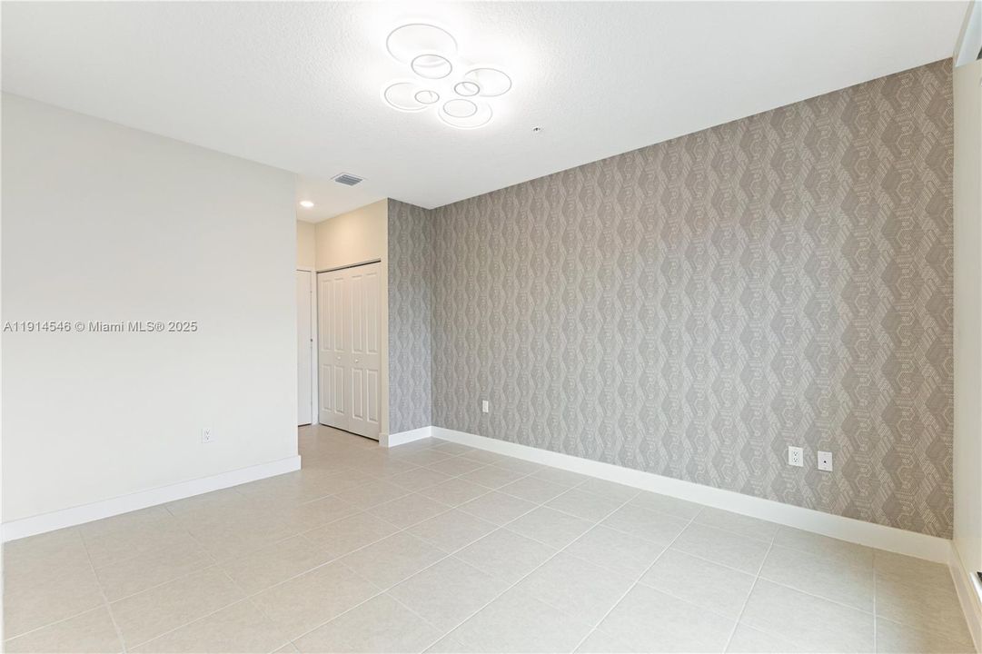 待售: $525,000 (2 贝兹, 2 浴室, 1124 平方英尺)