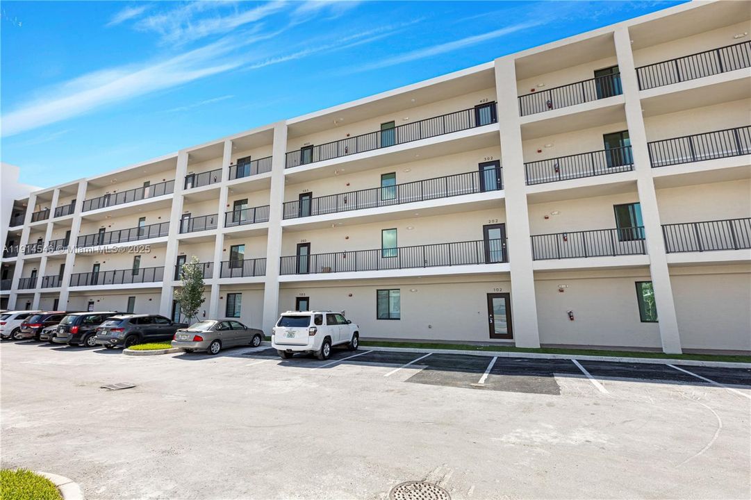 待售: $525,000 (2 贝兹, 2 浴室, 1124 平方英尺)