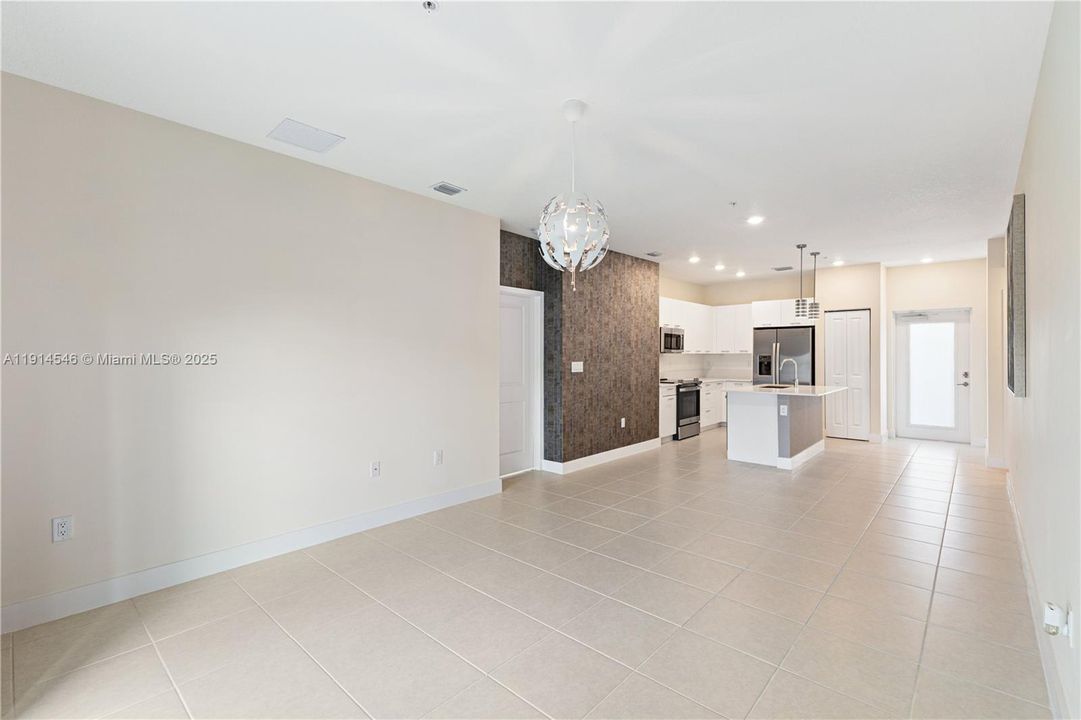 待售: $525,000 (2 贝兹, 2 浴室, 1124 平方英尺)