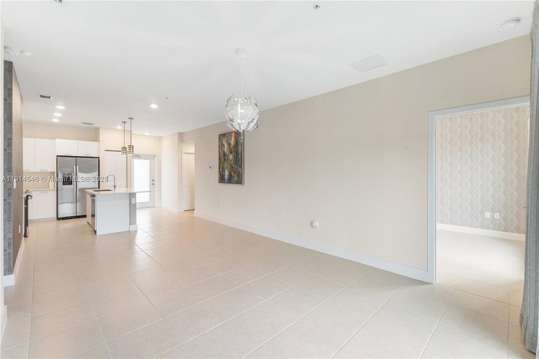 待售: $525,000 (2 贝兹, 2 浴室, 1124 平方英尺)