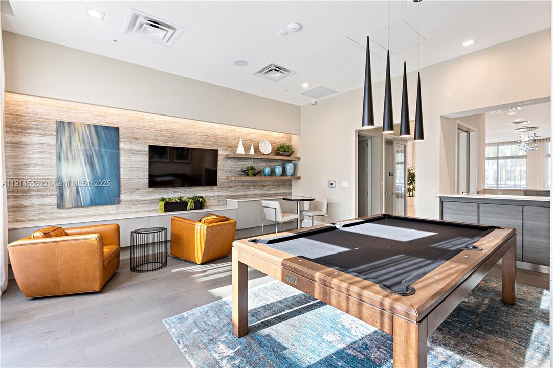 待售: $525,000 (2 贝兹, 2 浴室, 1124 平方英尺)