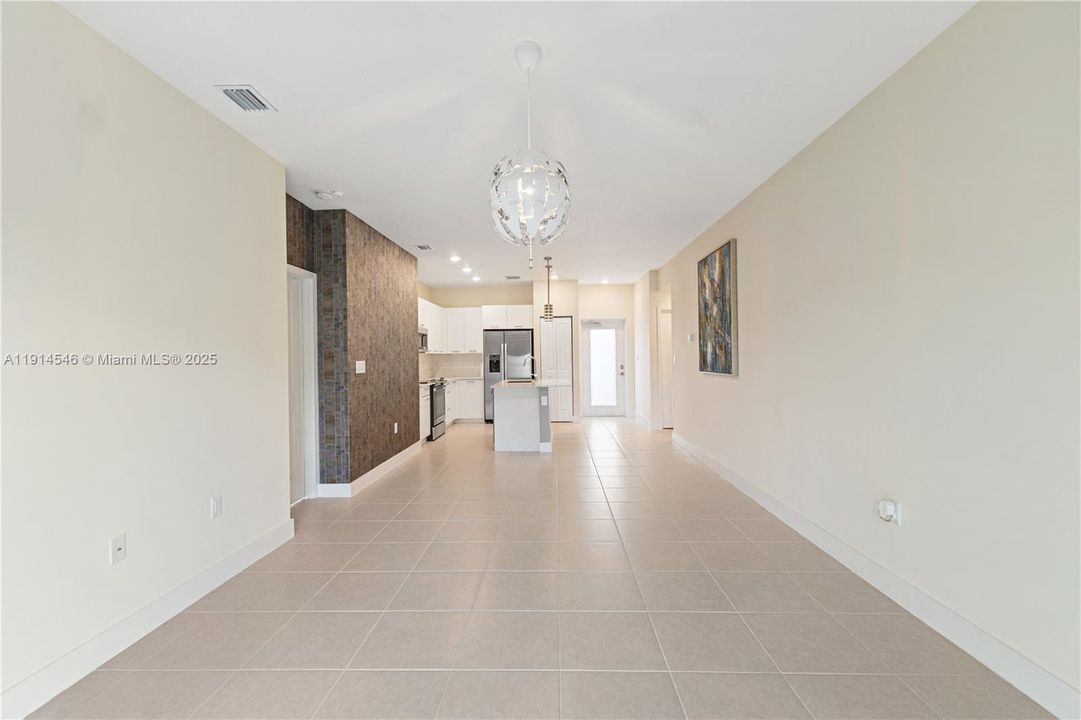 待售: $525,000 (2 贝兹, 2 浴室, 1124 平方英尺)