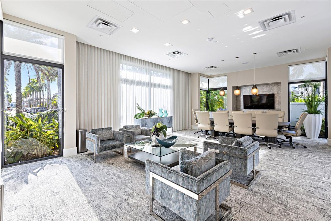 待售: $525,000 (2 贝兹, 2 浴室, 1124 平方英尺)