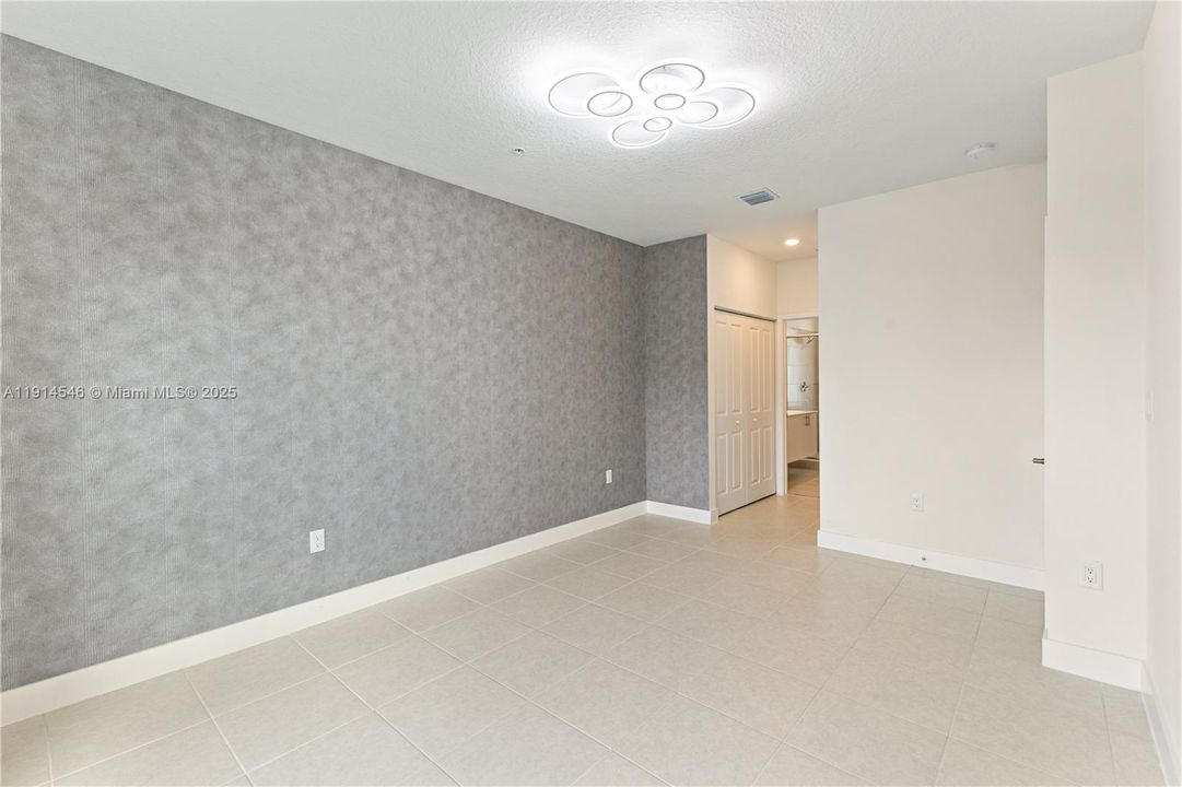 待售: $525,000 (2 贝兹, 2 浴室, 1124 平方英尺)