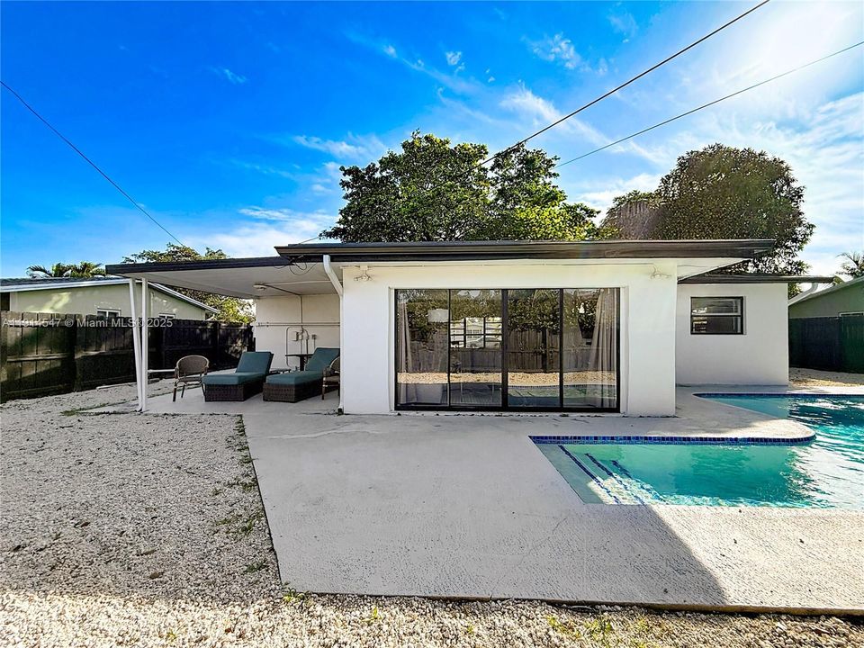 出租: $4,200 (3 贝兹, 2 浴室, 1431 平方英尺)