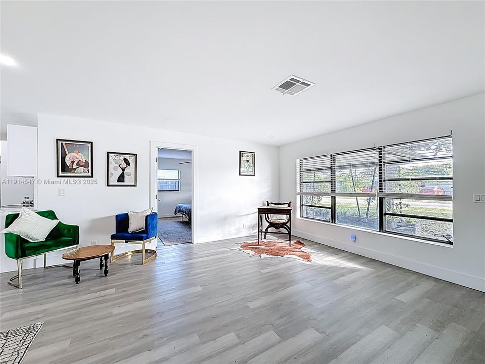 出租: $4,200 (3 贝兹, 2 浴室, 1431 平方英尺)