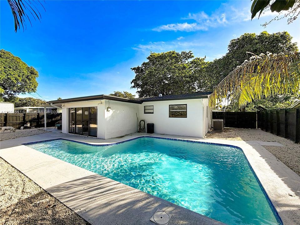 出租: $4,200 (3 贝兹, 2 浴室, 1431 平方英尺)