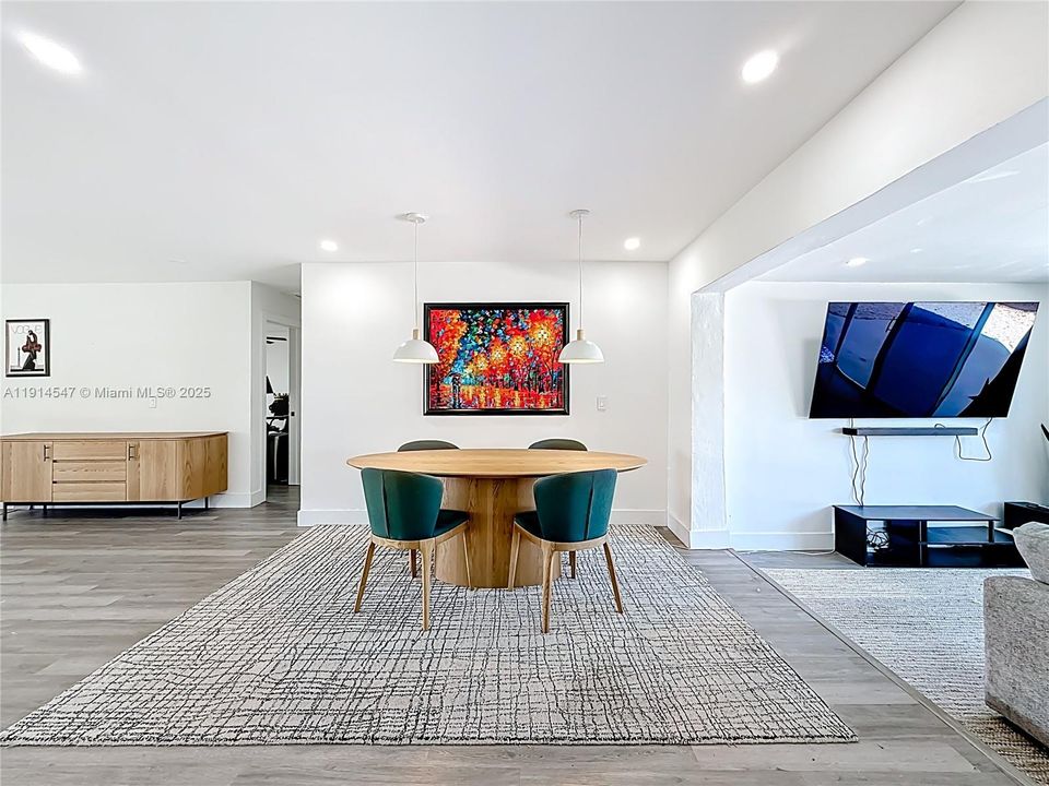 出租: $4,200 (3 贝兹, 2 浴室, 1431 平方英尺)