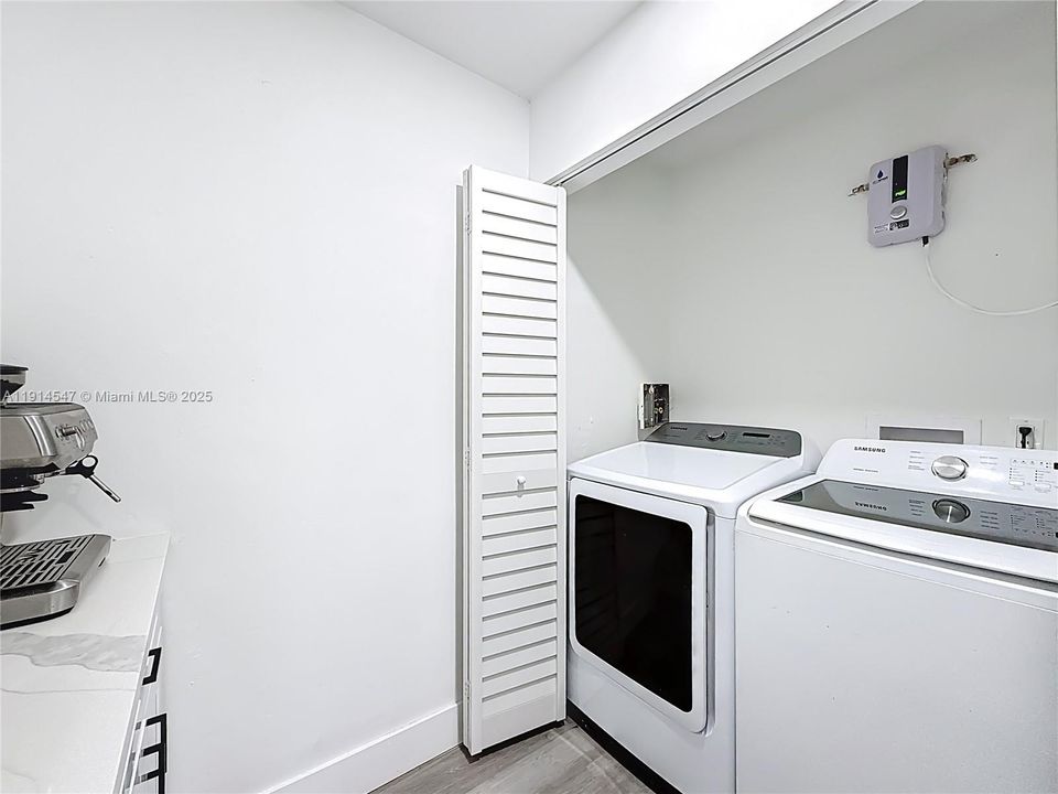 出租: $4,200 (3 贝兹, 2 浴室, 1431 平方英尺)