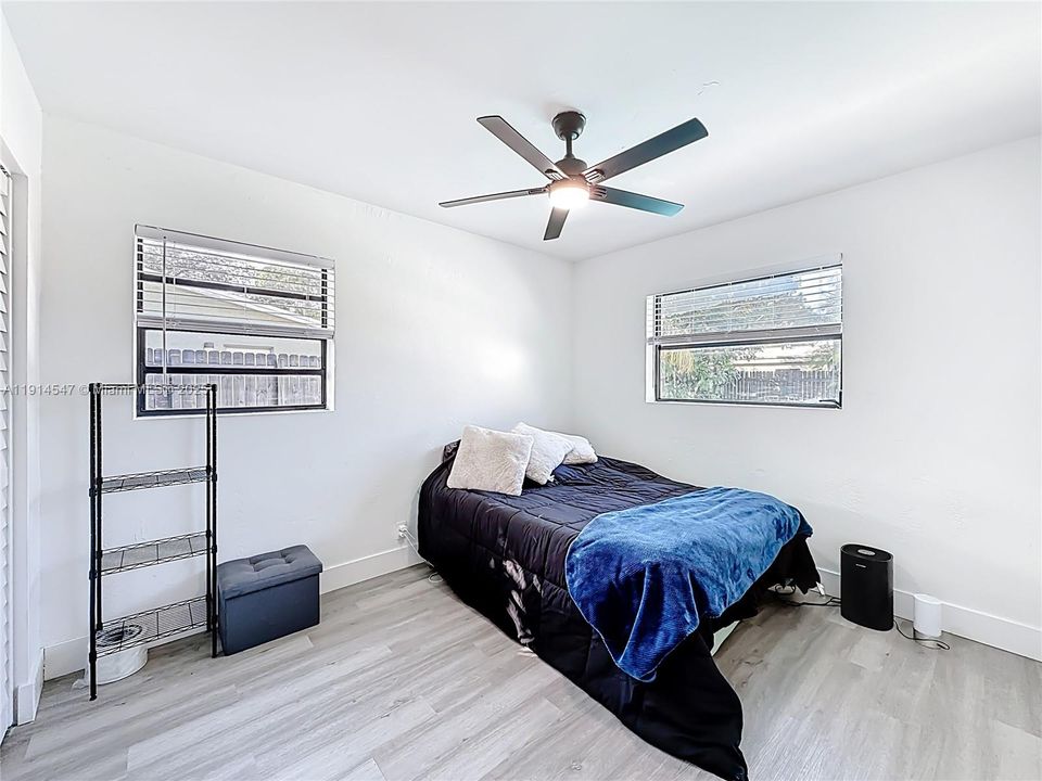 出租: $4,200 (3 贝兹, 2 浴室, 1431 平方英尺)