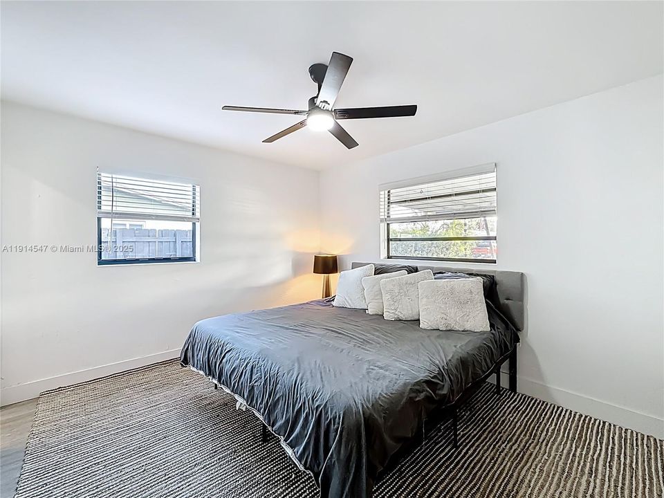 出租: $4,200 (3 贝兹, 2 浴室, 1431 平方英尺)