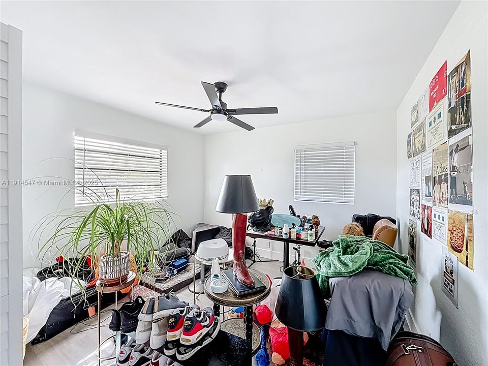 出租: $4,200 (3 贝兹, 2 浴室, 1431 平方英尺)