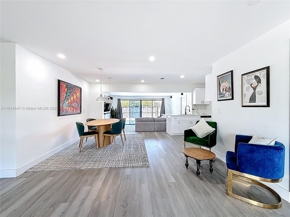 出租: $4,200 (3 贝兹, 2 浴室, 1431 平方英尺)