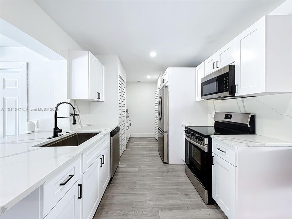 出租: $4,200 (3 贝兹, 2 浴室, 1431 平方英尺)