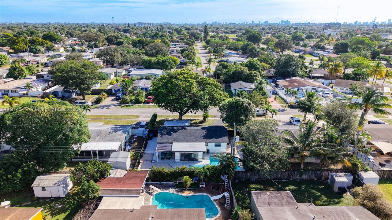 出租: $4,200 (3 贝兹, 2 浴室, 1431 平方英尺)