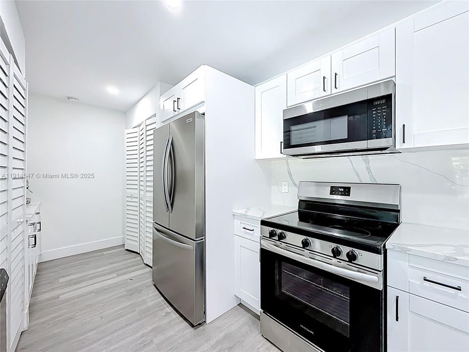 出租: $4,200 (3 贝兹, 2 浴室, 1431 平方英尺)