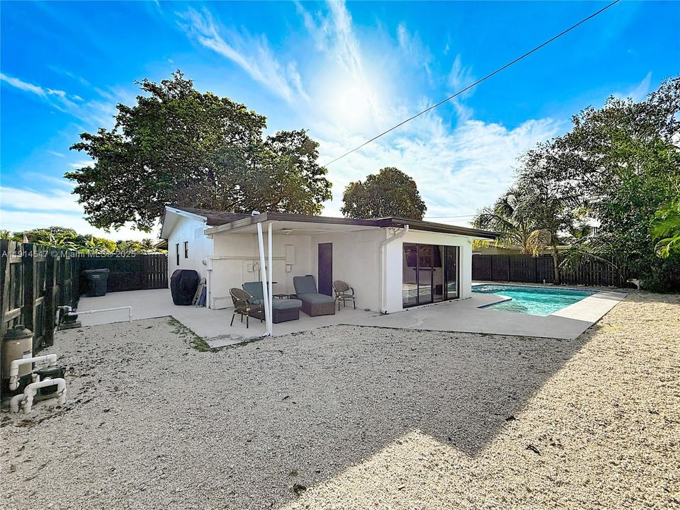 出租: $4,200 (3 贝兹, 2 浴室, 1431 平方英尺)